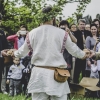 Dělení chleba mezi otce ženicha a nevěsty